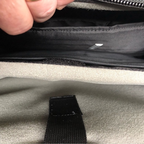 Kensington Black Laptop case. - Picture 7 of 10